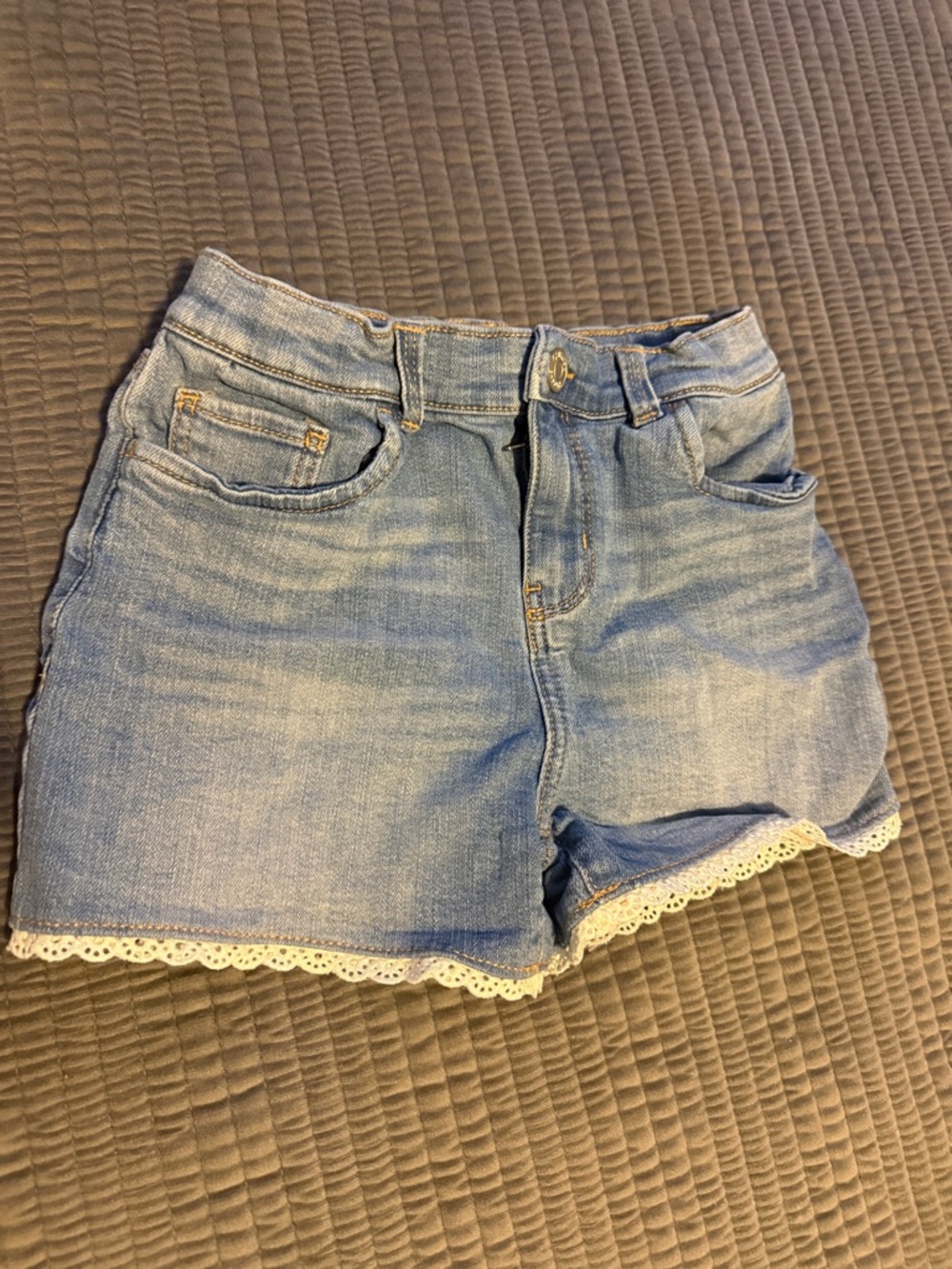 OshKosh B'gosh Light Wash Denim Shorts with White Lace Hem Size 7
